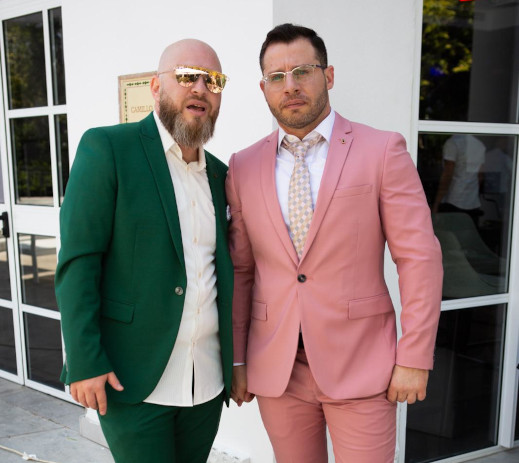 תמונה מחתונתם של עובדיה כהן, הנכד של הרב עובדיה כהן ז"ל, ובן זוגו עמיחי לנדסמן